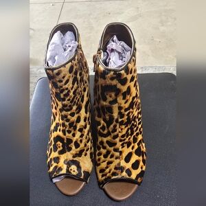 naughty monkey Leopard Print Peep-Toe Ankle Booties - Tan & Black